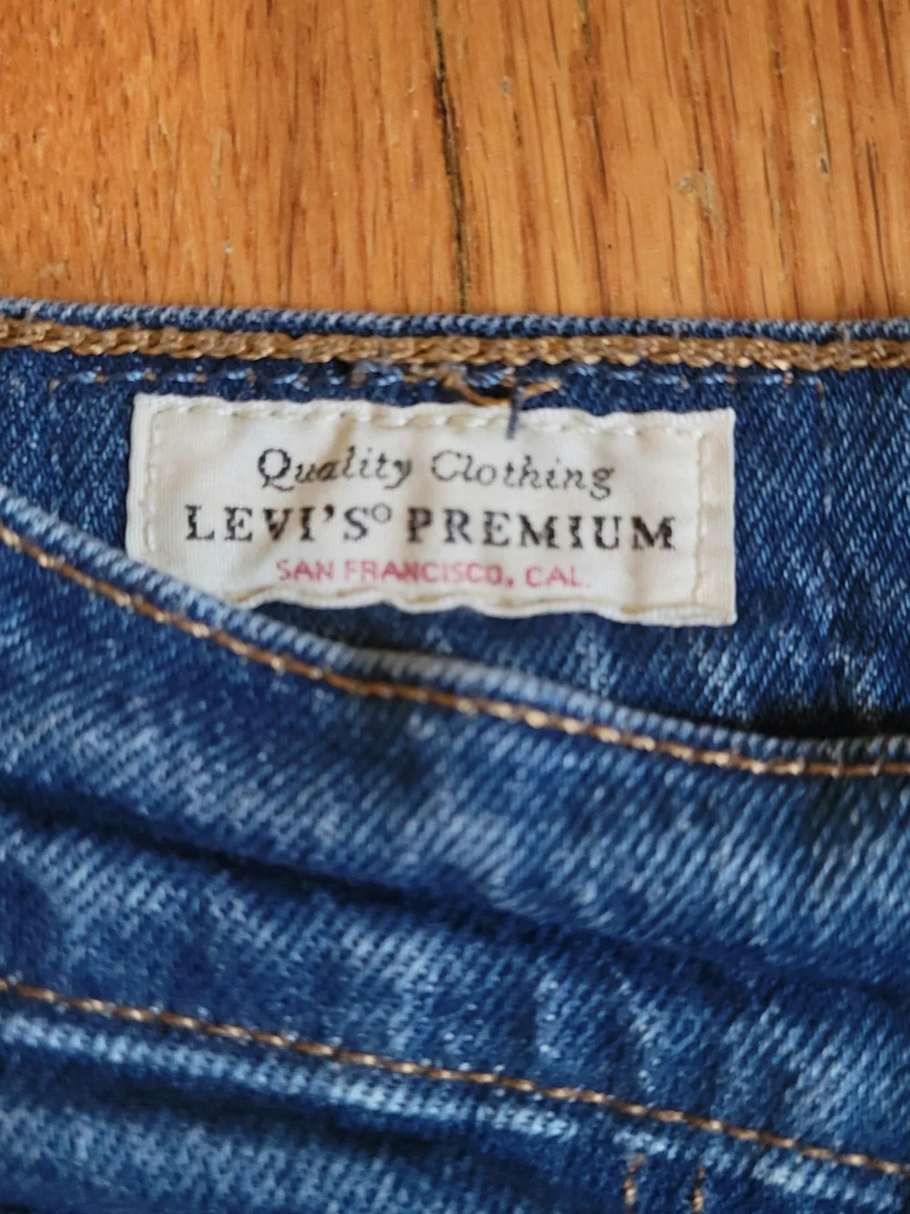Levi’s 501 Original Fit Jeans – High Rise Cropped Straight Leg – Med Wash – W27 - Picture 4 of 10